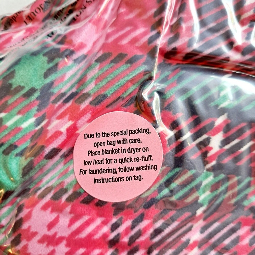 VICTORIA'S‎ SECRET Soft Plaid Sherpa Blanket Throw Soft NWT